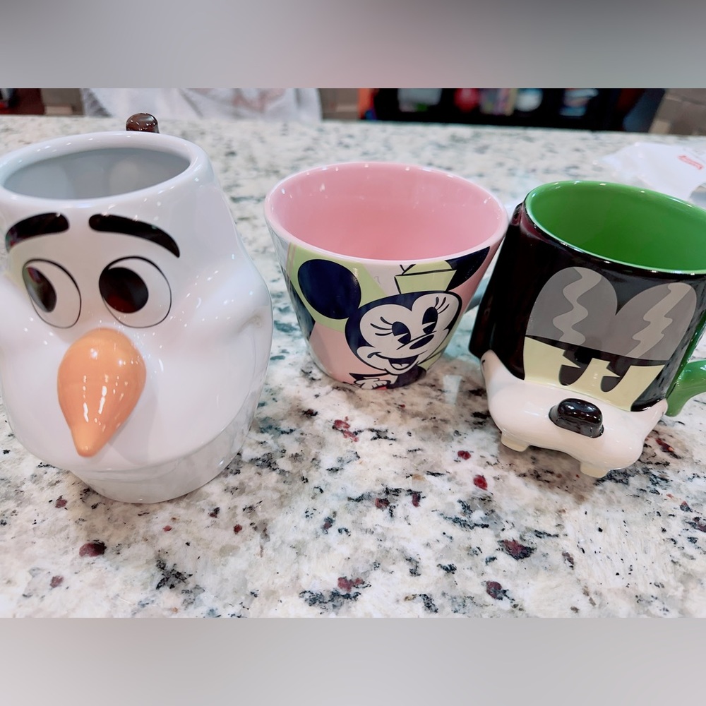 Disney limited edtion Mugs bundle/Minnie /Olaf/ Goofy